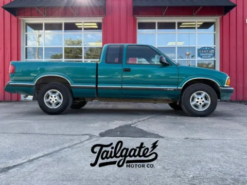 Blue 1996 Chevrolet S10 Extended Cab Pickup for sale in Fremont, NE