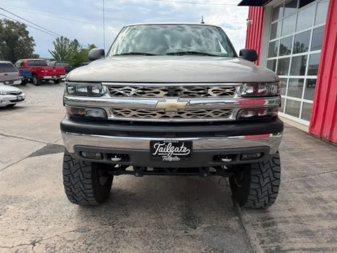 Another view of 2003 Chevrolet Suburban 2500 LS Sport Utility 4D for sale in Fremont, NE at Tailgate Motor Co. (Fremont South)