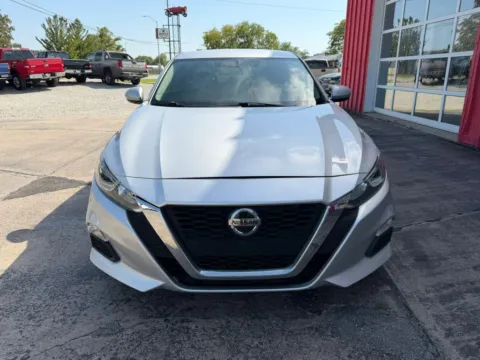 Another view of 2020 Nissan Altima 2.5 S Sedan 4D for sale in Fremont, NE at Tailgate Motor Co. (Fremont South)