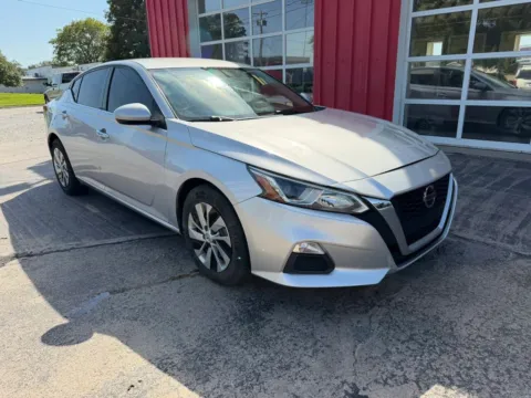 Photos of 2020 Nissan Altima 2.5 S Sedan 4D for sale in Fremont, NE at Tailgate Motor Co. (Fremont South)