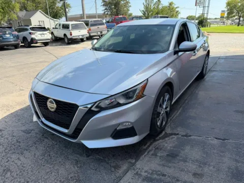 More photos of 2020 Nissan Altima 2.5 S Sedan 4D at Tailgate Motor Co. (Fremont South), NE