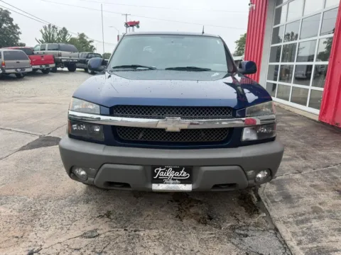 Another view of 2002 Chevrolet Avalanche 1500 Sport Utility Pickup 4D for sale in Fremont, NE at Tailgate Motor Co. (Fremont South)