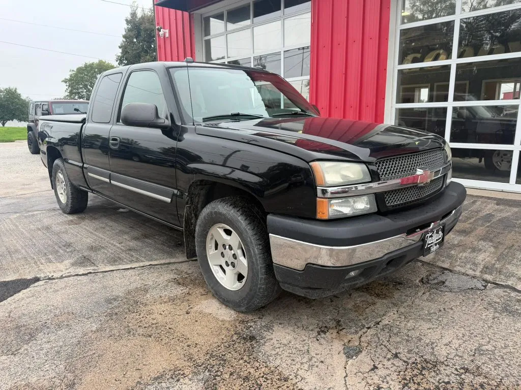 Chevrolet Silverado photo 2