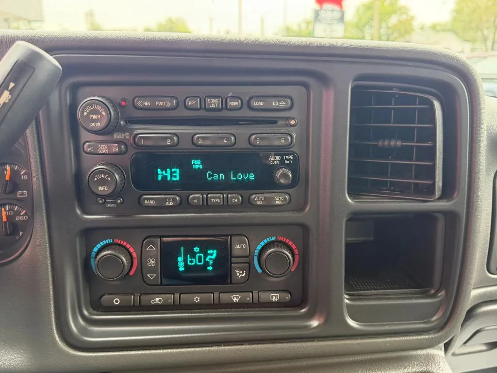 Chevrolet Silverado photo 15