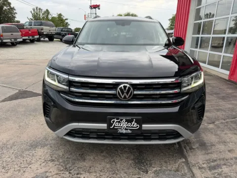 Another view of 2023 Volkswagen Atlas SE Sport Utility 4D for sale in Fremont, NE at Tailgate Motor Co. (Fremont South)