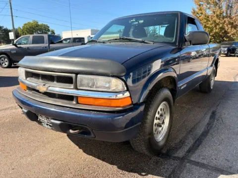 More photos of 2000 Chevrolet S10 Extended Cab Pickup at Tailgate Motor Co. (Fremont South), NE
