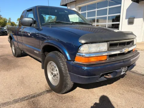 Photos of 2000 Chevrolet S10 Extended Cab Pickup for sale in Fremont, NE at Tailgate Motor Co. (Fremont South)