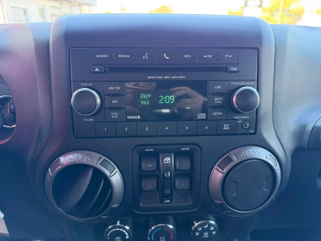 Jeep Wrangler photo 19