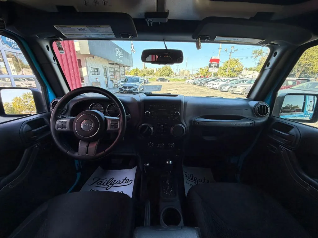 Jeep Wrangler photo 17
