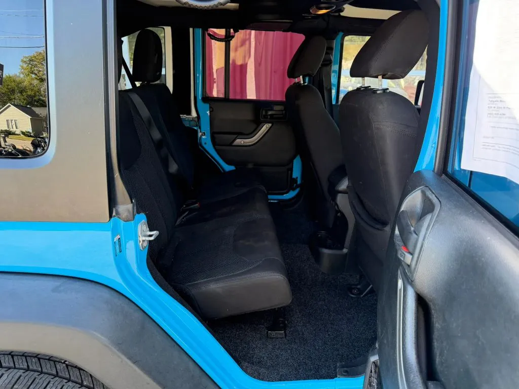 Jeep Wrangler photo 16