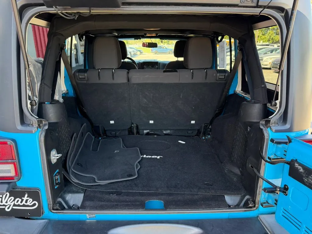Jeep Wrangler photo 8