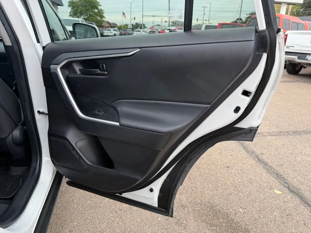 Toyota RAV4 photo 11