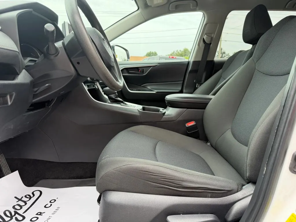 Toyota RAV4 photo 18