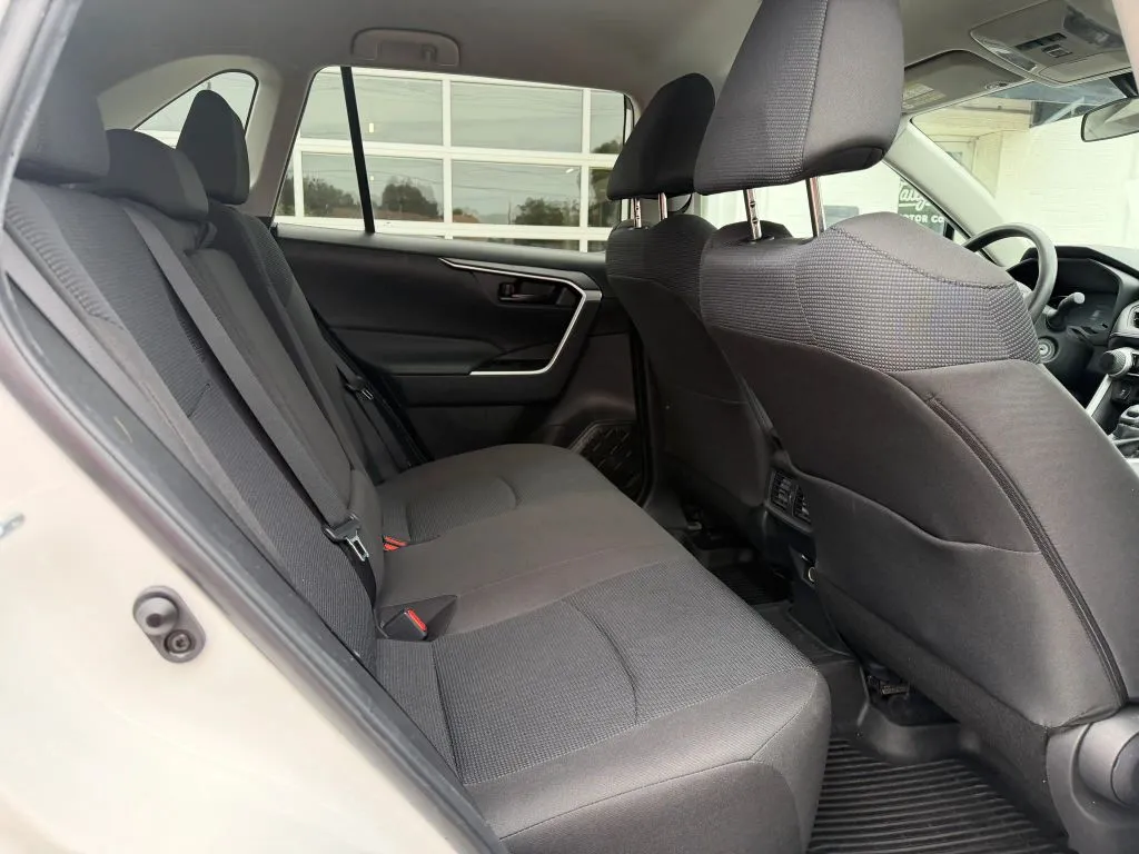 Toyota RAV4 photo 8