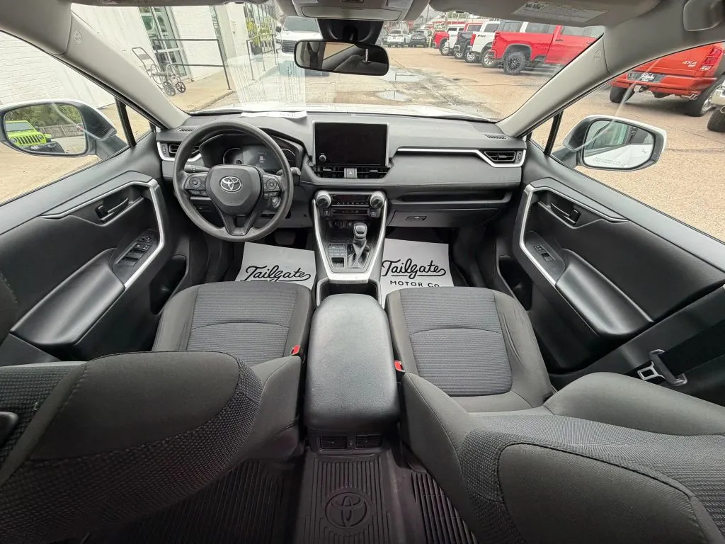 Toyota RAV4 photo 9