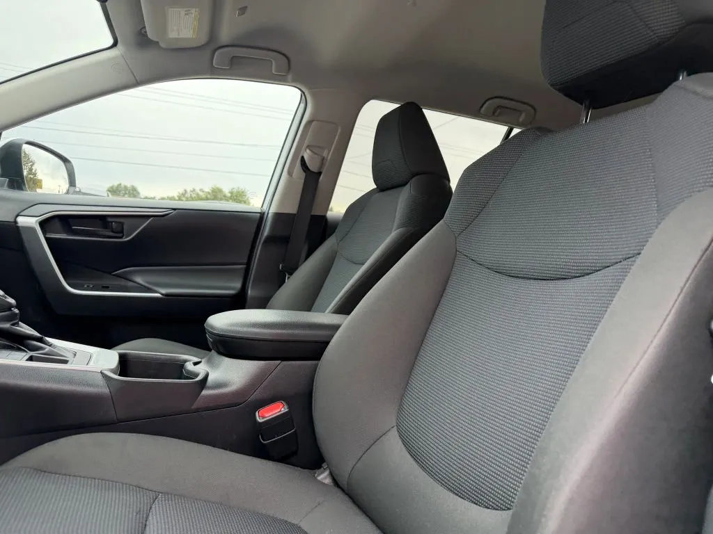 Toyota RAV4 photo 10