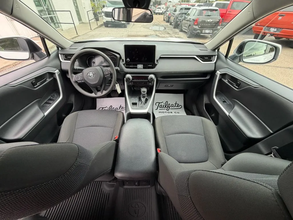 Toyota RAV4 photo 14