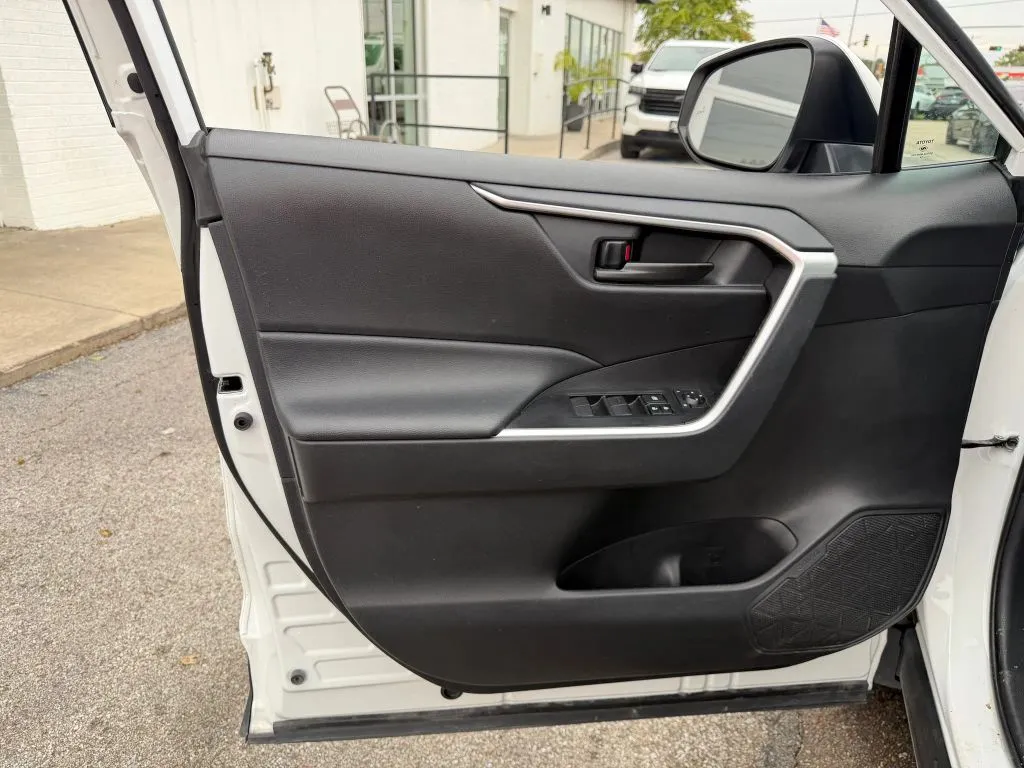 Toyota RAV4 photo 11