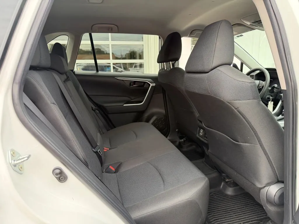 Toyota RAV4 photo 16