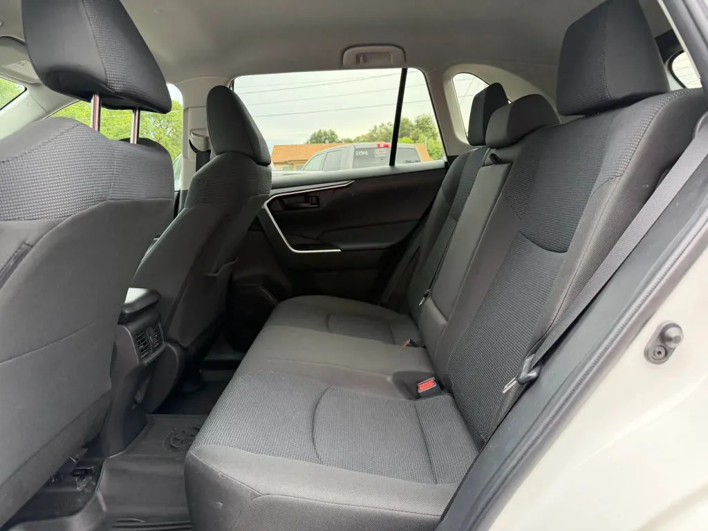 Toyota RAV4 photo 12