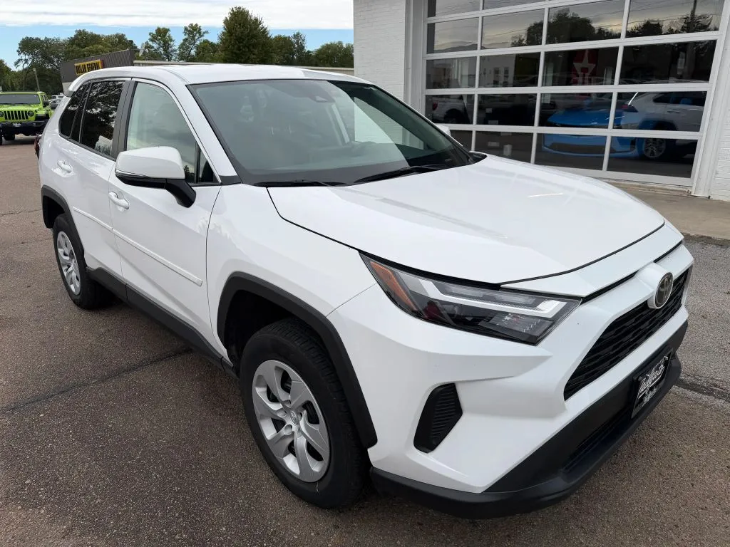 Toyota RAV4 photo 2