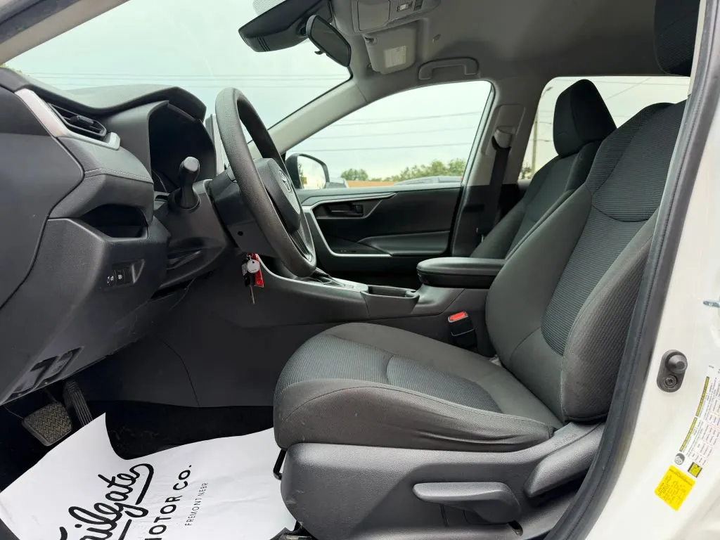 Toyota RAV4 photo 8