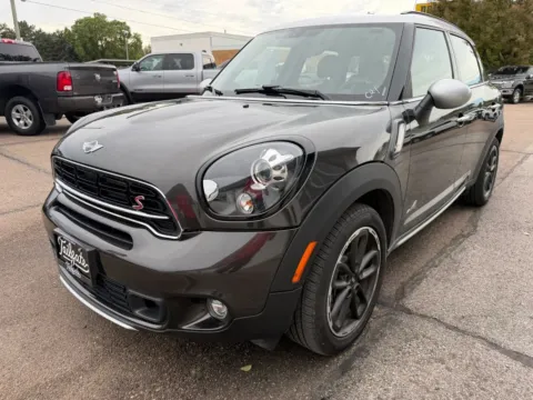 More photos of 2016 MINI Countryman Cooper S ALL4 Hatchback 4D at Tailgate Motor Co. (Fremont South), NE