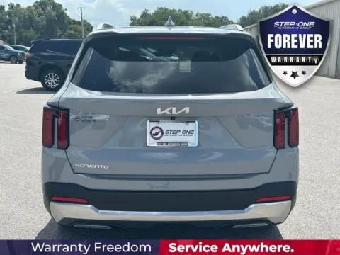 More photos of 2025 Kia Sorento S at Step One Motorsports, FL