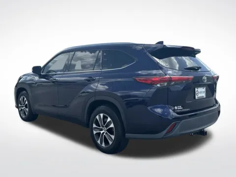 More photos of 2020 Toyota Highlander XLE at Step One Motorsports, FL