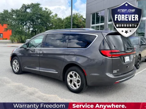 More photos of 2021 Chrysler Pacifica Limited at Step One Motorsports, FL