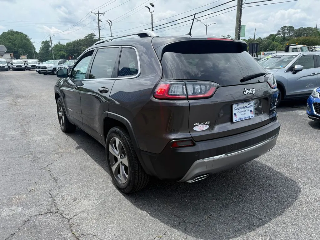 Jeep Cherokee photo 9