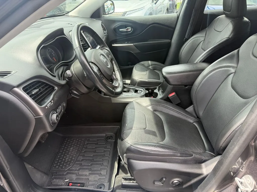 Jeep Cherokee photo 16