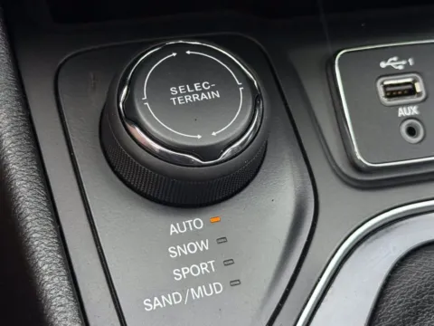 More photos of 2021 Jeep Cherokee Limited at Courtesy Auto Sales, VA