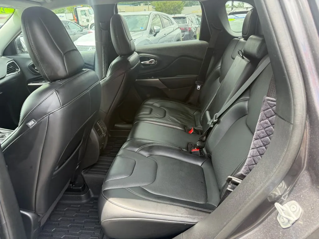 Jeep Cherokee photo 19