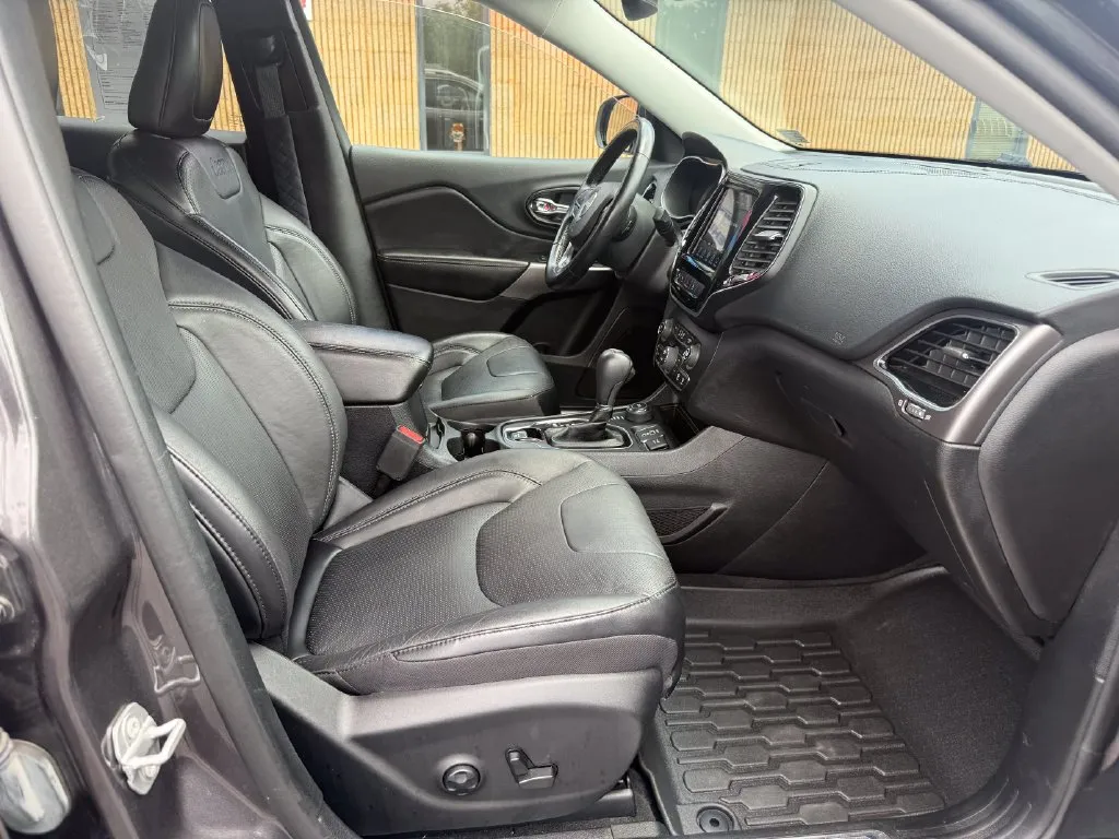 Jeep Cherokee photo 24