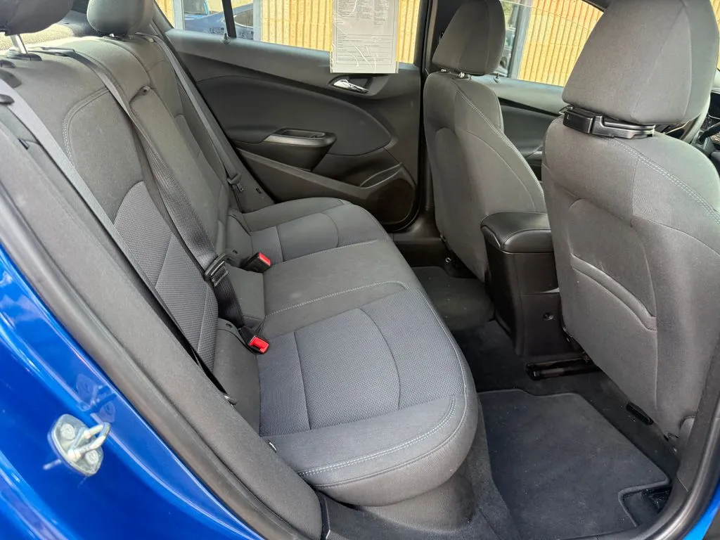Chevrolet Cruze photo 17
