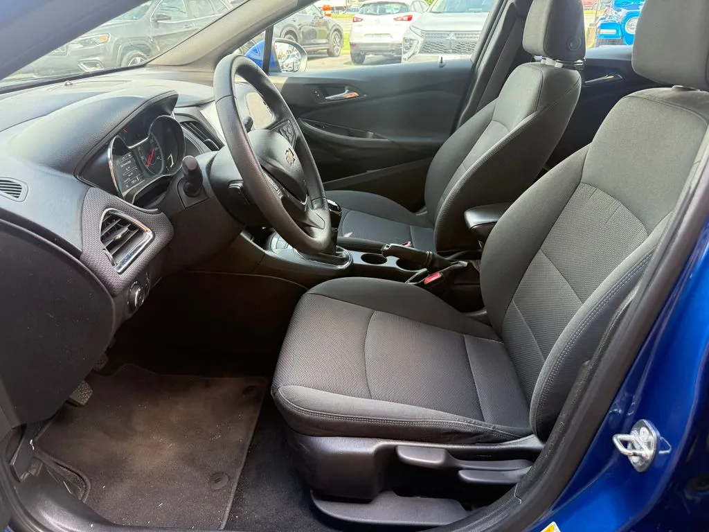 Chevrolet Cruze photo 14