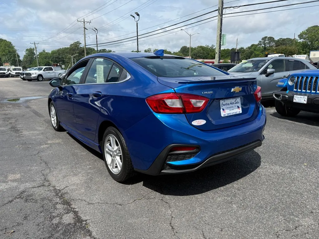 Chevrolet Cruze photo 9