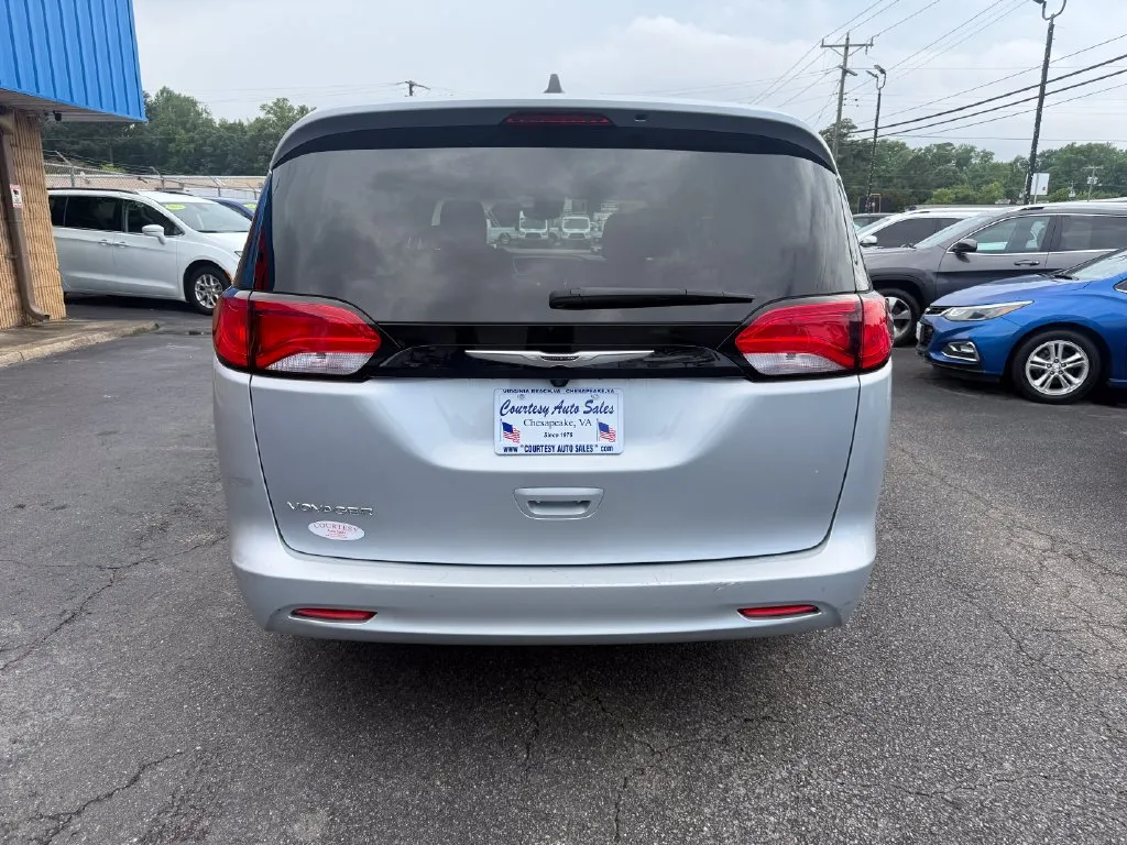 Chrysler Voyager photo 10