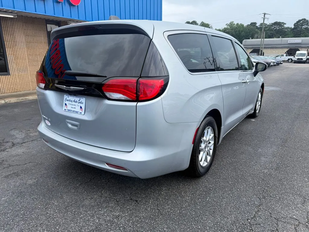 Chrysler Voyager photo 11
