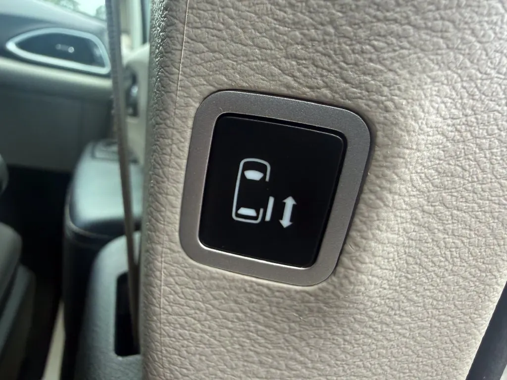 Chrysler Voyager photo 18