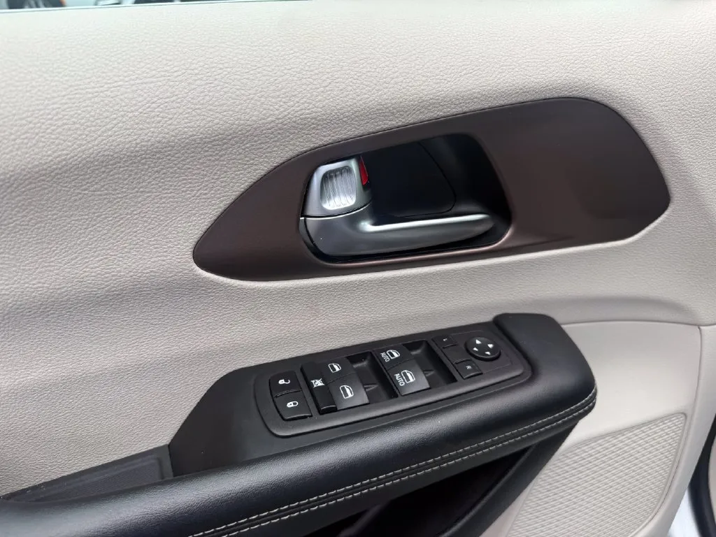 Chrysler Voyager photo 15