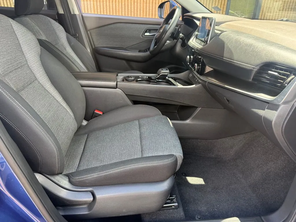 2022 Nissan Rogue SV - Photo 18