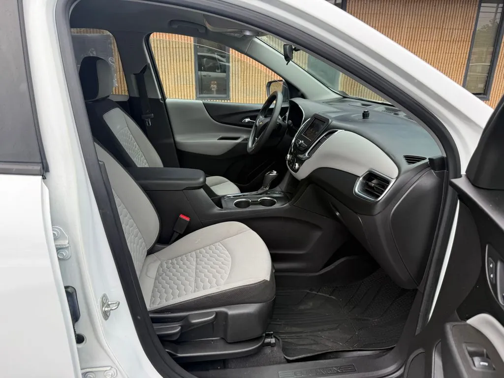 2021 Chevrolet Equinox LS - Photo 24