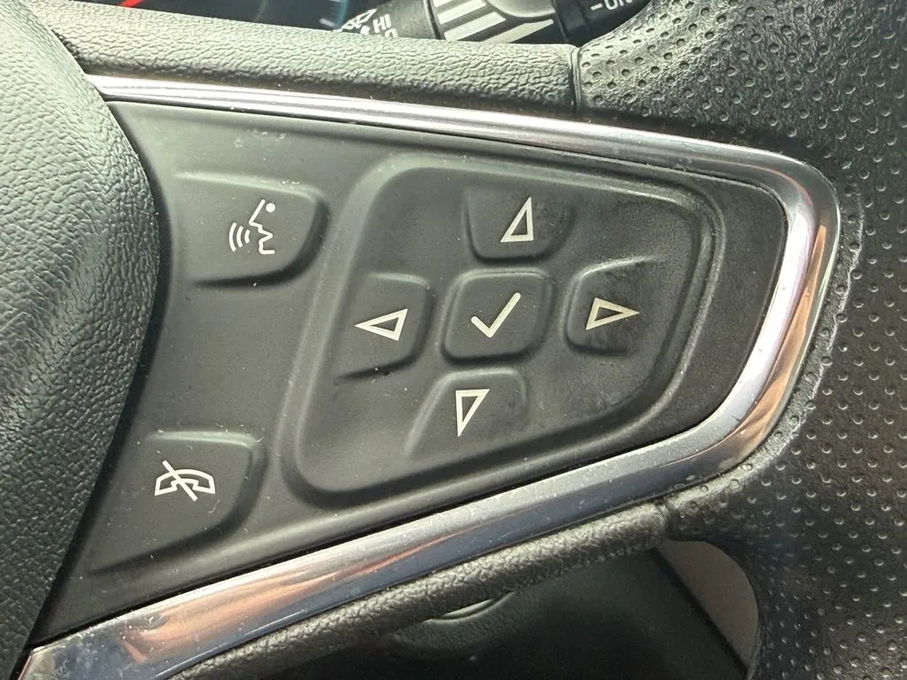 2021 Chevrolet Equinox LS - Photo 26