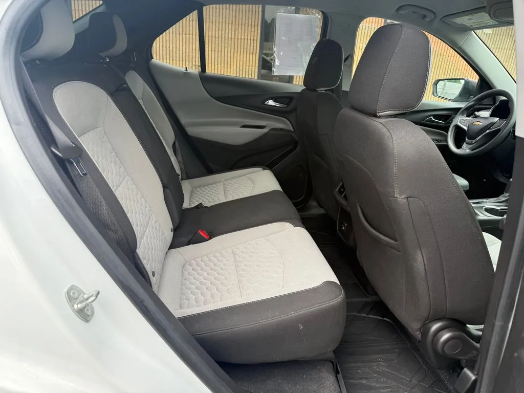 2021 Chevrolet Equinox LS - Photo 23