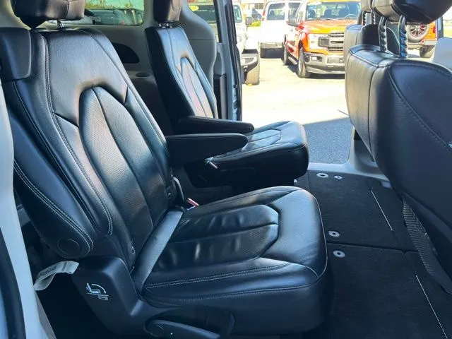 Chrysler Pacifica photo 15