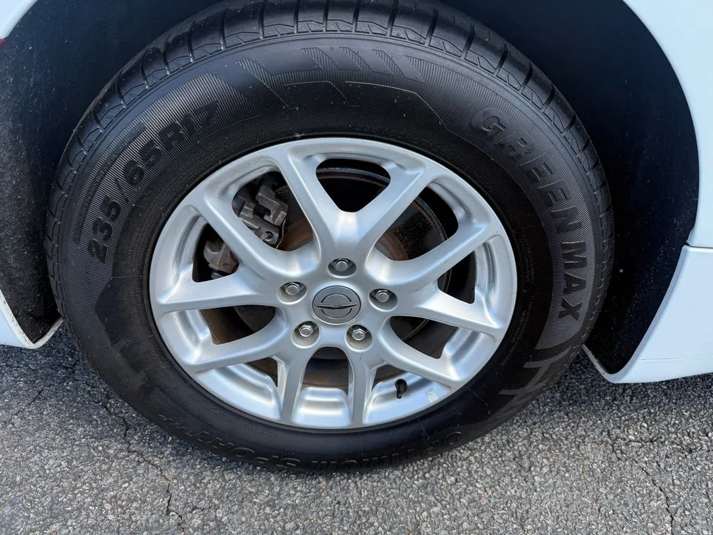 Chrysler Pacifica photo 36