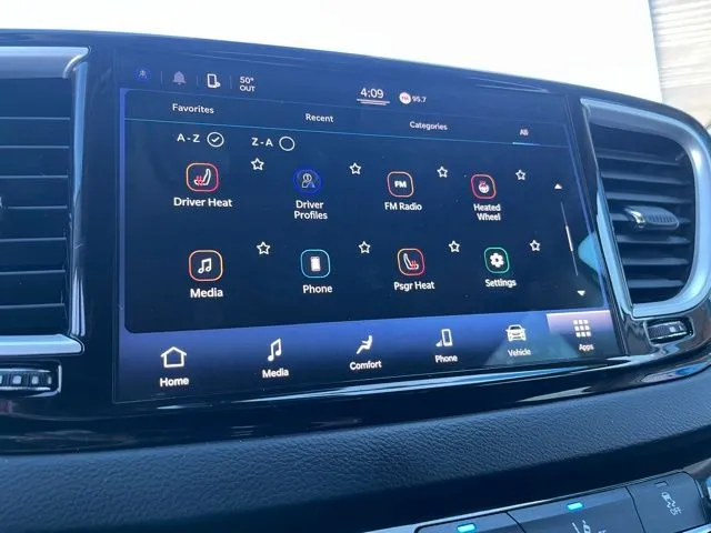 Chrysler Pacifica photo 22