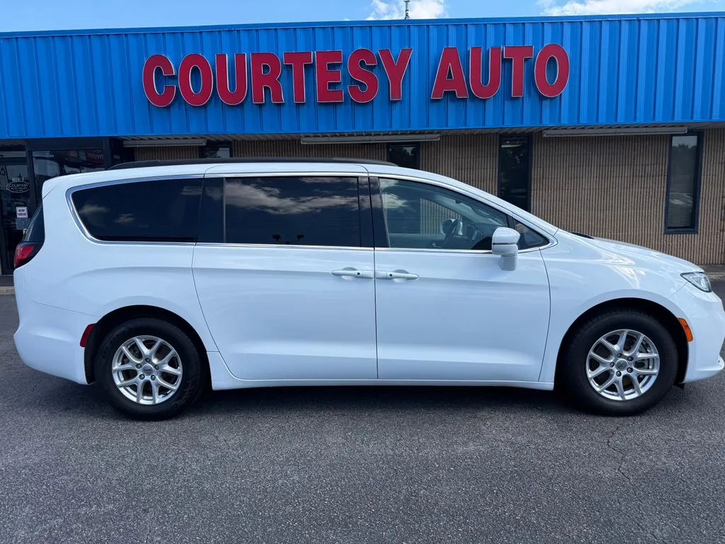 Chrysler Pacifica photo 12